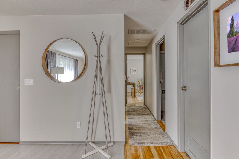 Building Photo - 9035 SW Monterey Pl