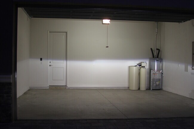 Building Photo - 30268 Southernwood Ct
