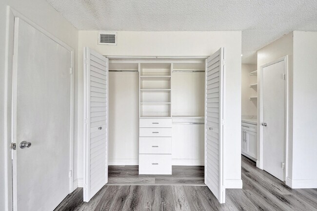 Building Photo - 2430 SW 81st Ave