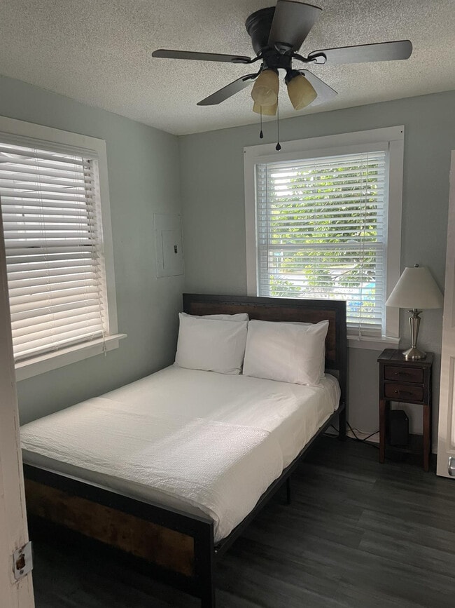 Building Photo - 411 N D St