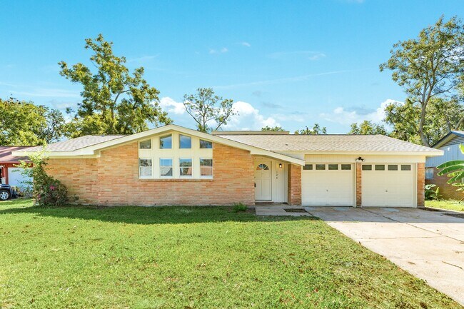 Building Photo - 124 Sage St