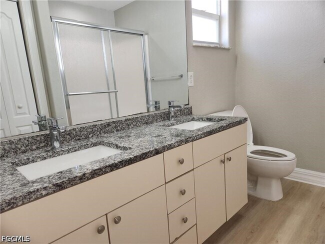 Building Photo - 827 NE 23rd Terrace