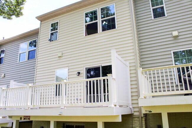 Building Photo - 7317 Summit Rock Rd