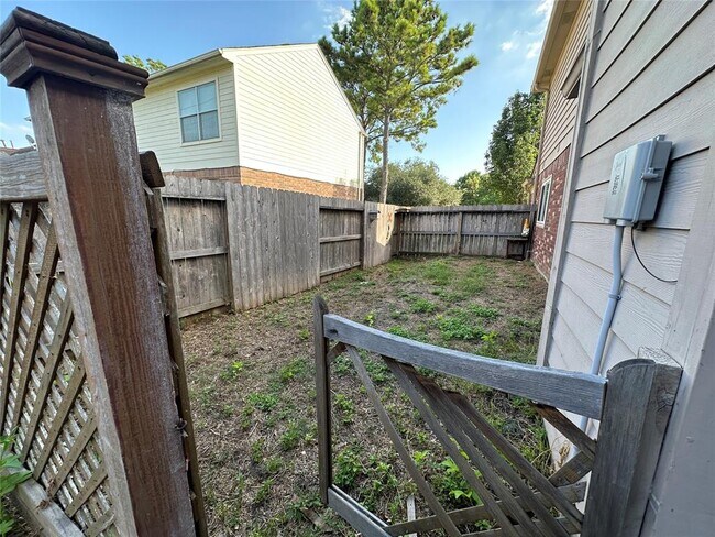 Building Photo - 9918 Cedaredge Dr