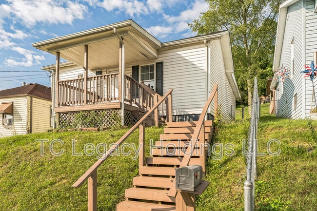 Building Photo - 415 Simpson Ave