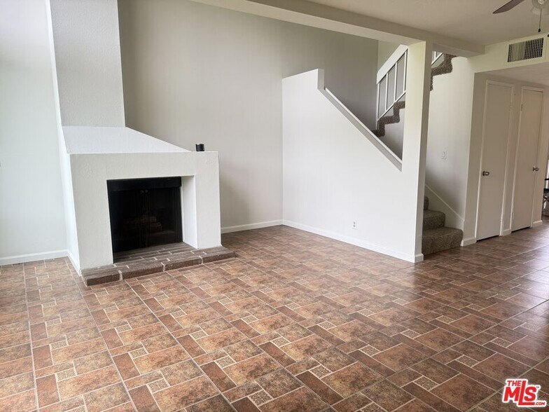 Building Photo - 38916 Pso De Oro