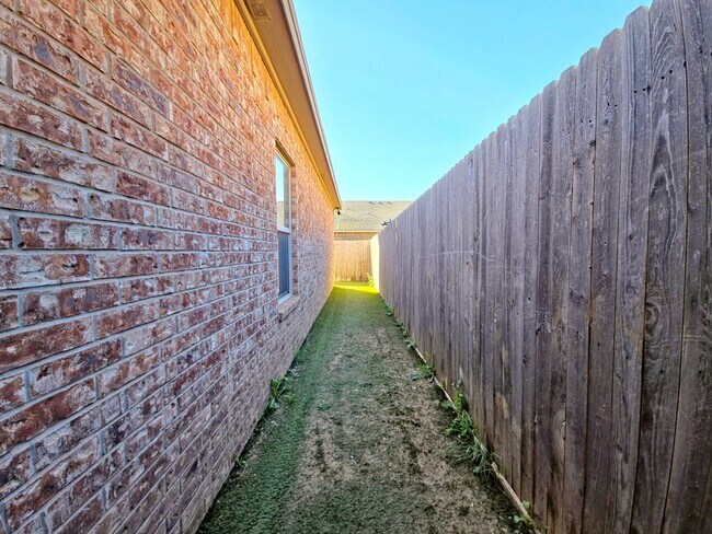 Building Photo - 1109 Preston Trails