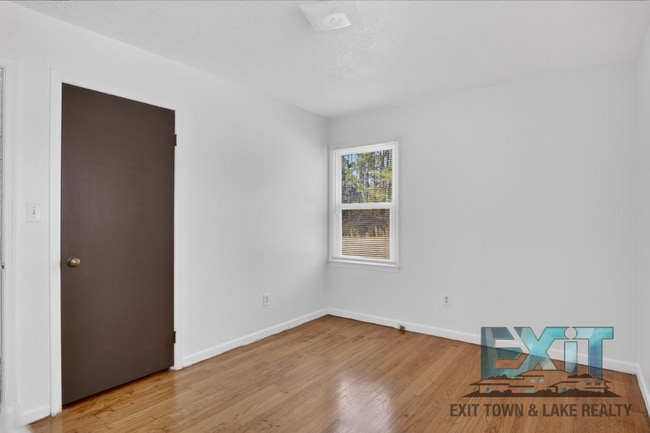 Building Photo - Cozy 3 Bed. 1 Bath Country Home