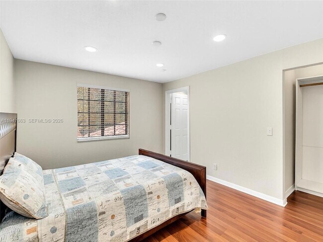 Building Photo - 3853 Tree Top Dr