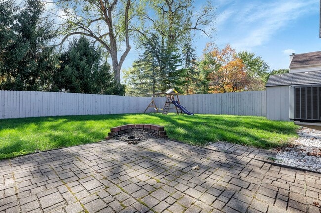 Building Photo - 5399 Thornburg Ct