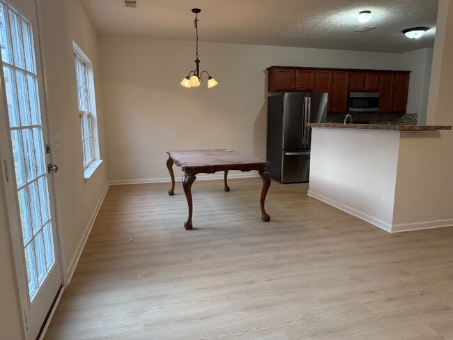 Building Photo - 102 Privett Ct