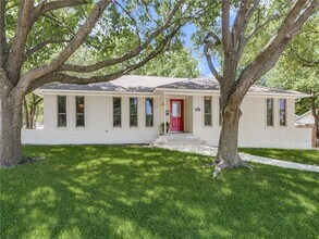 Building Photo - 301 Highland Dr