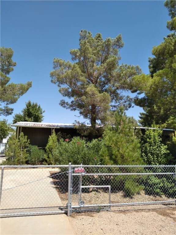 Building Photo - 1365 E McVicar Ave