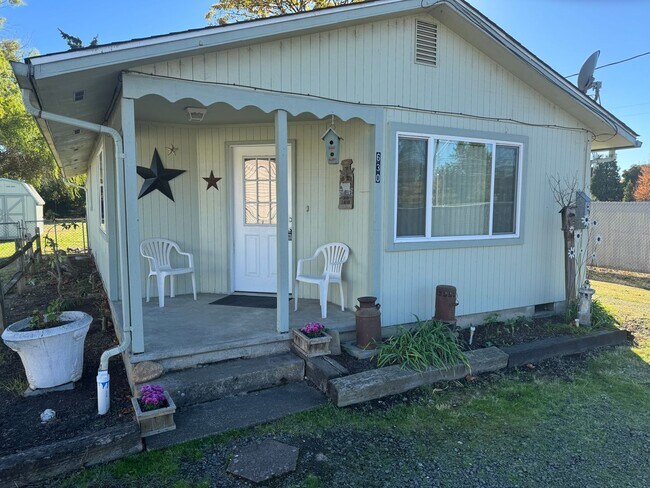 Primary Photo - Super cute 2 bedroom, 1 bath house!