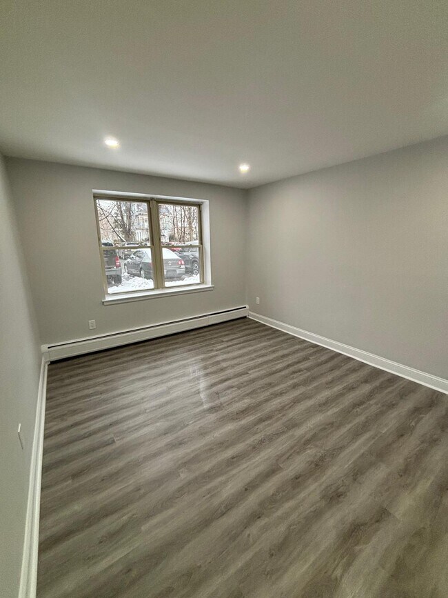 Building Photo - Jade Apartments