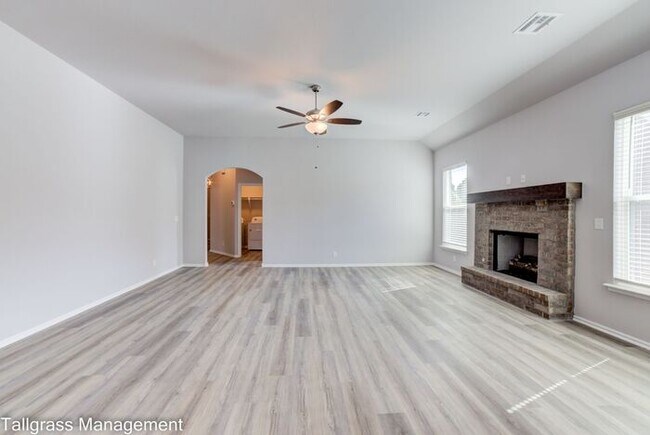 Building Photo - Gorgeous 4/2.5/2 on a corner lot!