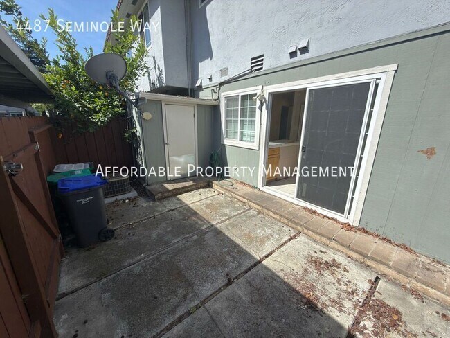 Building Photo - 4487 Seminole Way