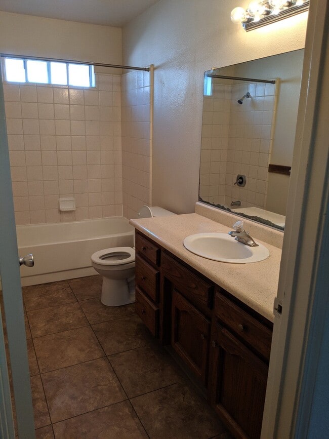 Building Photo - Coming Soon! Four Bedroom Duplex in North ...