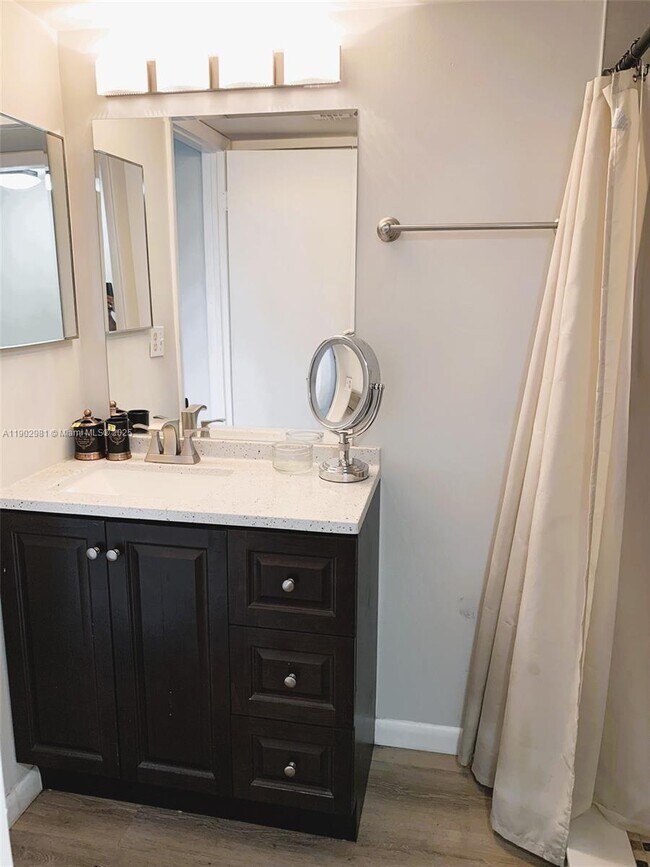 Building Photo - 1051 Jefferson Dr