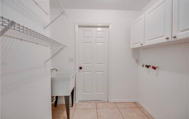 Building Photo - 1322 SW 5th Pl