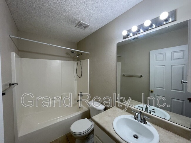 Building Photo - 10337 Wailuku Dr