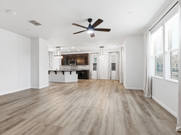 Building Photo - Spacious 3-bedroom home offering 1,785 sq ft of comfortable living space.