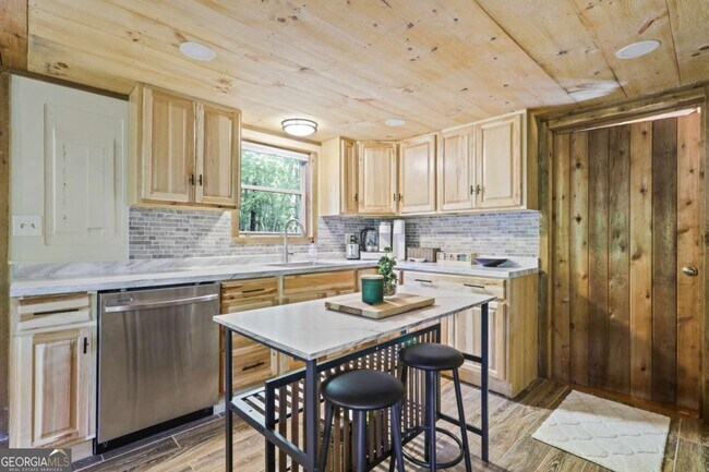 Building Photo - 166 Nantahala Pass Rd