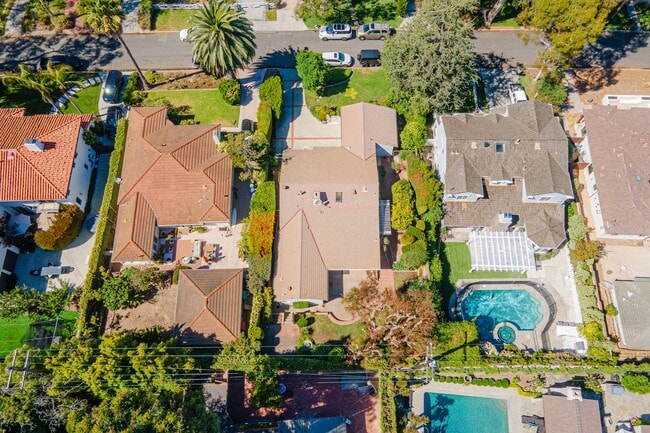 Building Photo - 4020 Vía Picaposte