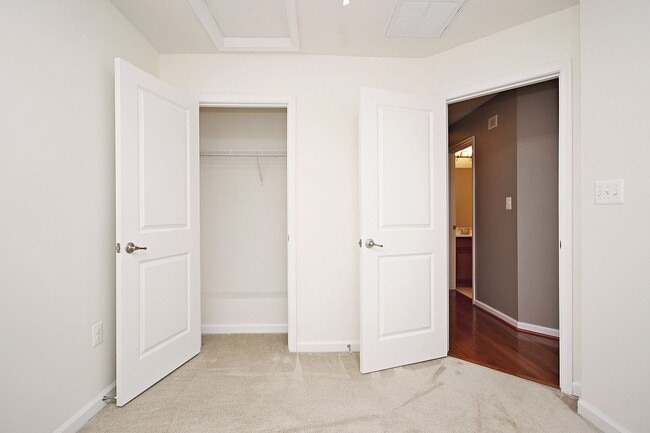 Building Photo - Pet-Friendly Townhome Minutes From NGIC, C...