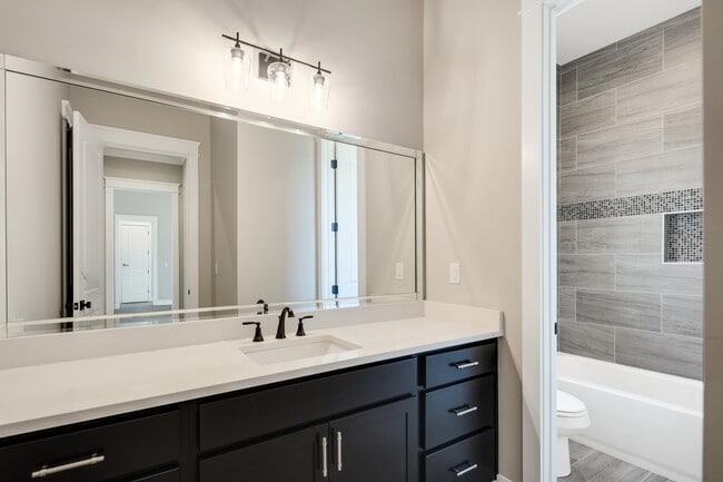 Building Photo - 5046 Jon Oak Dr