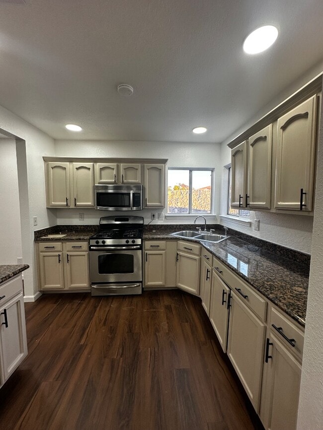 Building Photo - 7600 Plaza Redonda Dr