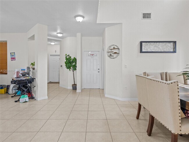 Building Photo - 4401 NW 113th Ct