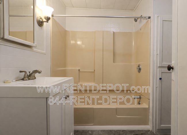 Building Photo - 1500 S Morton Ave