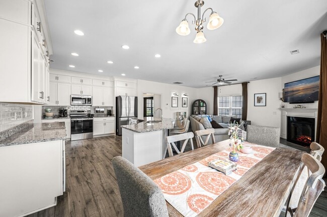 Building Photo - 227 Lookout Ln