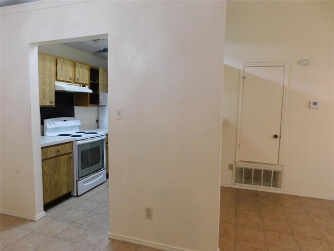Building Photo - 2027 Redwing Way
