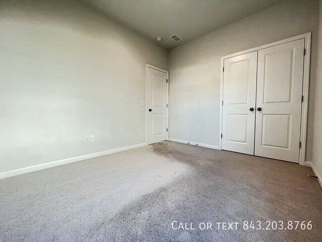 Building Photo - 105 Sequoia Ln
