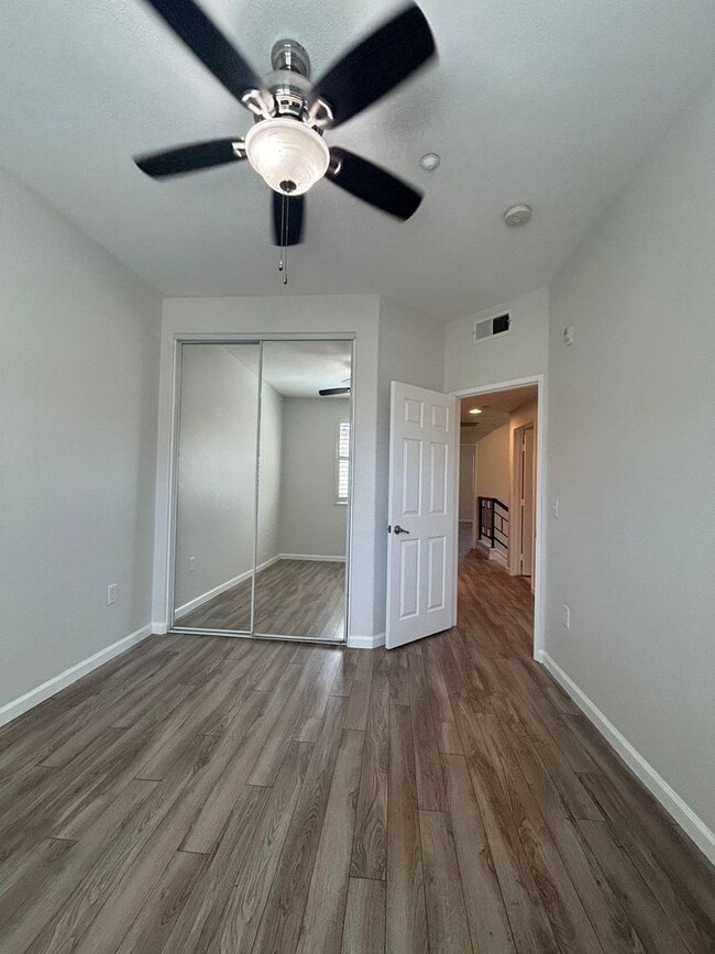 Building Photo - Move in special !!! $1000 off first month rent on approved credit with a 1 year lease.