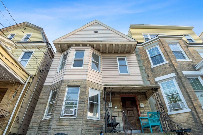 Primary Photo - 313 23rd St