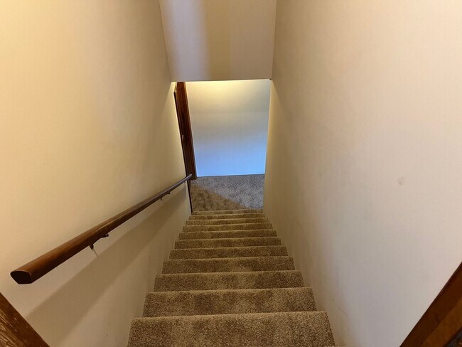 Building Photo - Country Living for Lease