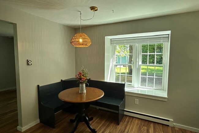 Building Photo - 10 Falls River Cir