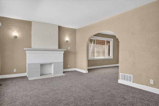 Building Photo - 3825 Waverly St