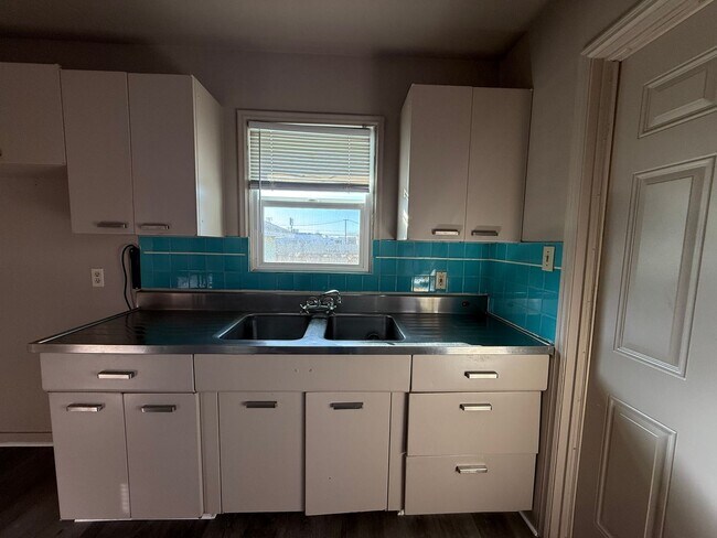 Building Photo - Peralta