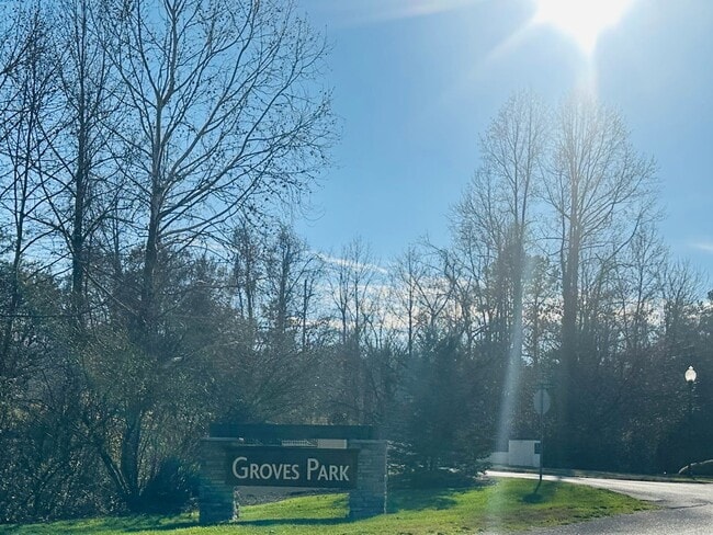 Building Photo - Spacious 3 bed, 3 bath home in Groves Park Commons featuring a modern kitchen, 2-car garage, and ...