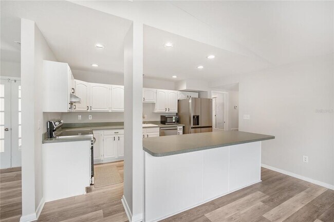 Building Photo - 9618 Pineridge Ave