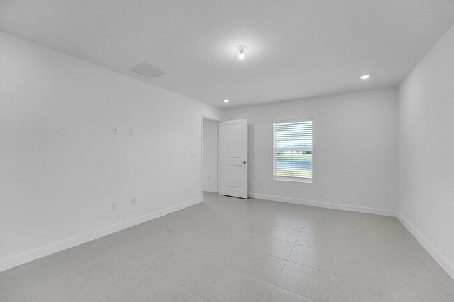 Building Photo - 6394 Windwood Wy