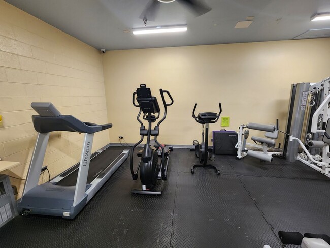 Building Photo - Gorgeous 1 Bed 1 Bath Condo In Fantastic L...