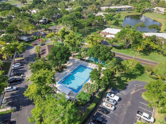 Building Photo - 3351 S Palm Aire Dr