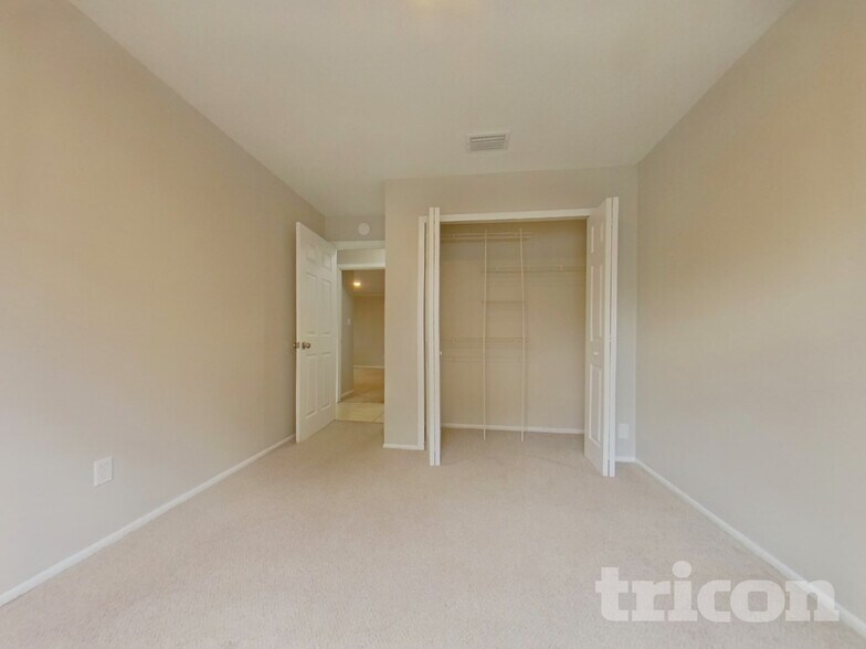Building Photo - 1525 Guinevere Dr