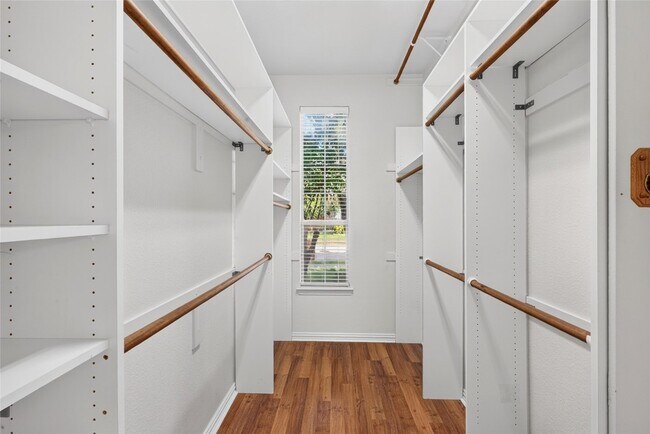 Building Photo - 8701 Mandevilla Dr