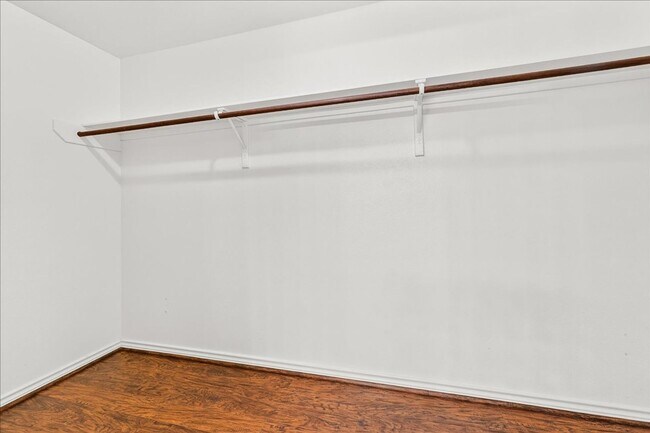 Building Photo - 3810 Los Arroyos Dr